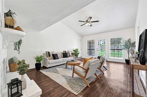 5518 Fair Forest Dr, Houston, TX, 77088-1234 | Card Image