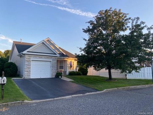 8 Ariel Dr, Middle Island, NY, 11953-2661 | Card Image