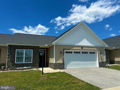 103 Blackbird Ln, SHIPPENSBURG, PA, 17257-9584 | Card Image