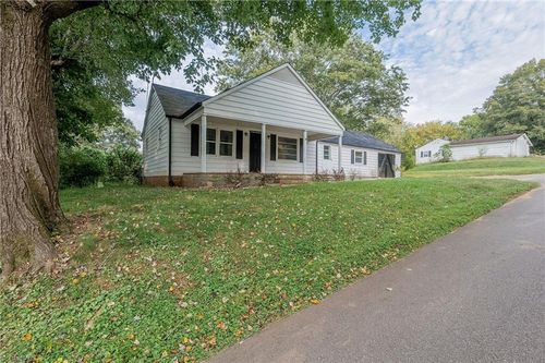 203 Old Traphill Rd, Ronda, NC, 28670-9292 | Card Image