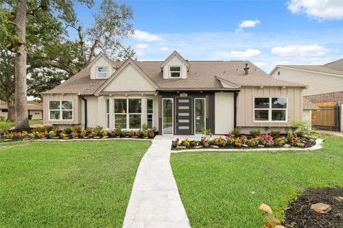 2302 Brooktree Dr, Houston, TX, 77008-1110 | Card Image