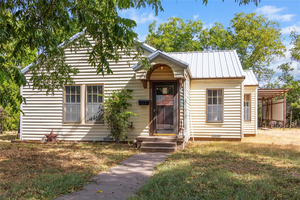 Cedar St, Coleman, TX 76834