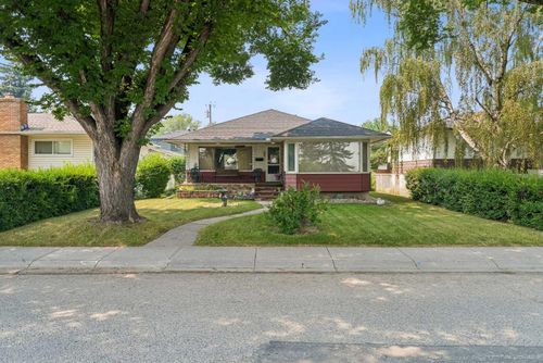 2307 7 St Ne, Calgary, AB, T2E4C7 | Card Image