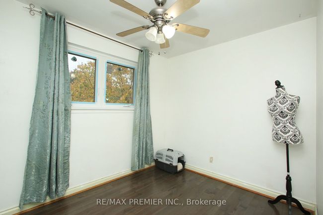 36 Newlin Cres, House attached with 5 bedrooms, 3 bathrooms and 4 parking in North York ON | Image 14