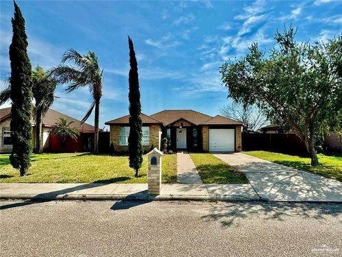 416 Canela Dr, Alamo, TX, 78516-7211 | Card Image
