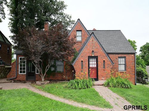 1004 S 38 Street, Omaha, NE, 68105 | Card Image