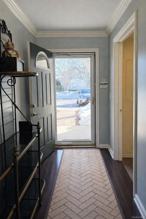 843 Madeira Blvd, Huntingtn Sta, NY, 11747-5214 | Card Image