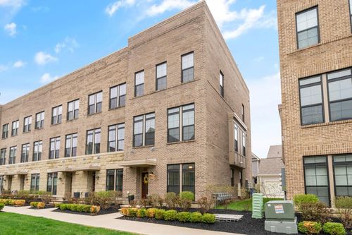984 Pullman Pl, Grandview Heights, OH, 43212-3962 | Card Image