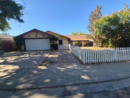 3209 Harlan Way, Modesto, CA, 95354-3310 | Card Image