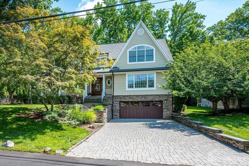 4 Edgewood Rd, Edison, NJ, 08820-3621 | Card Image