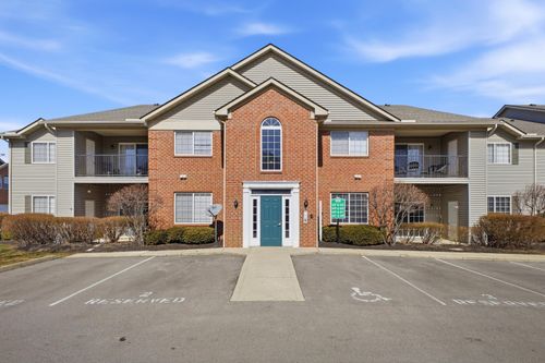 643 Spring Valley Dr, Lewis Center, OH, 43035-8638 | Card Image