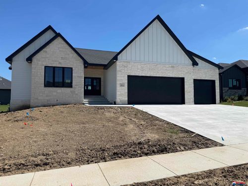 8911 Ranch Gate Rd, Lincoln, NE, 68520-1513 | Card Image