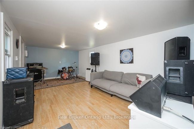 3318 Dundas St, House other with 3 bedrooms, 2 bathrooms and 6 parking in Burlington ON | Image 32