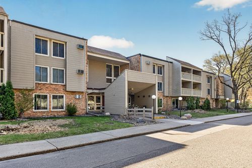 211-4045 Hodgson Rd, Shoreview, MN, 55126-6225 | Card Image