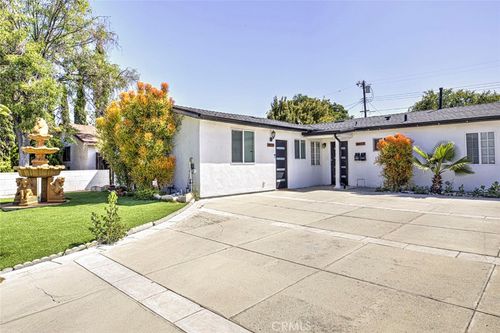 8022 Longridge Ave, North Hollywood, CA, 91605 | Card Image