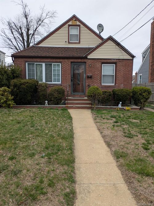 101 Ruxton St, Uniondale, NY, 11553-1422 | Card Image