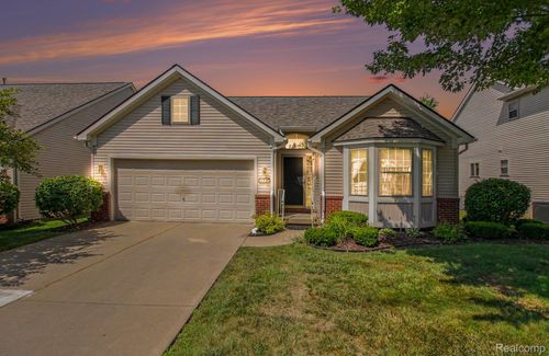 23-4442 Maple Creek Dr, Grand Blanc, MI, 48439-9054 | Card Image
