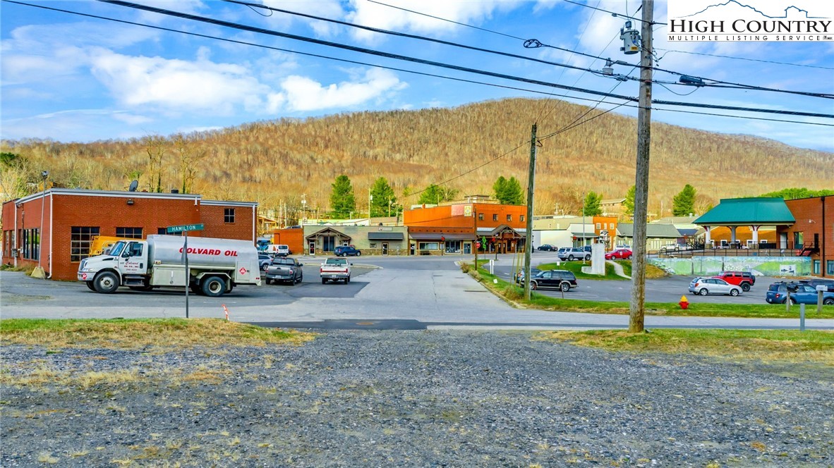 Land in West Jefferson