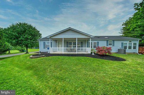 576 Bent Pine Cir, NEW HOPE, PA, 18938-1583 | Card Image
