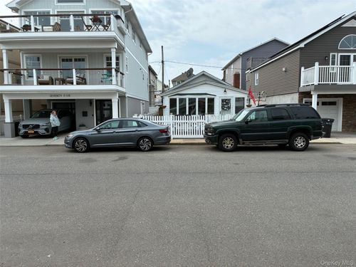 77 Pennsylvania Ave, Long Beach, NY, 11561-1629 | Card Image
