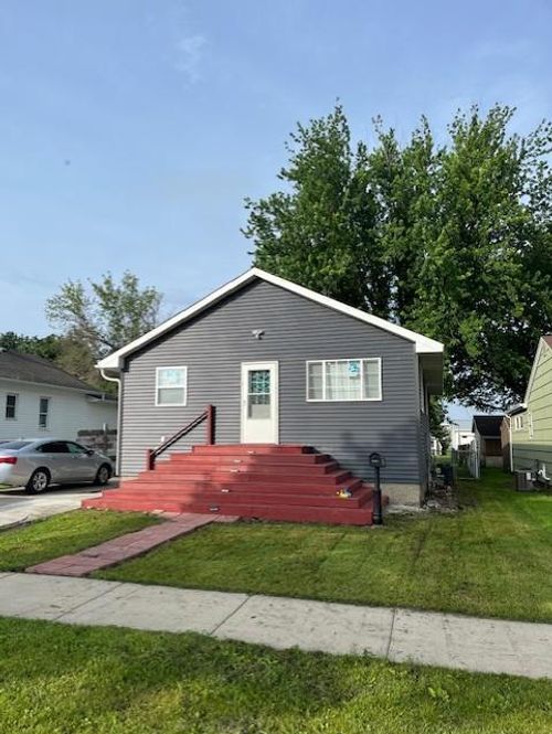 905 W Main St, Marshall, MN, 56258-3027 | Card Image