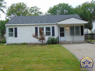 819 Sw Parkview St, House other with 3 bedrooms, 2 bathrooms and null parking in Topeka KS | Image 1