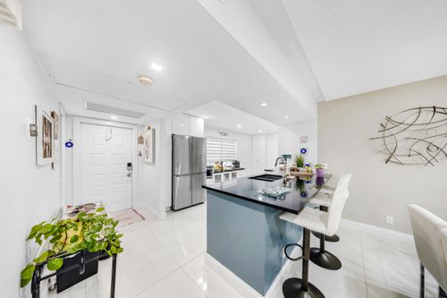 204-4261 W Palm Aire Dr, Pompano Beach, FL, 33069-4068 | Card Image