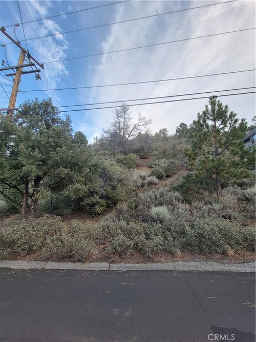 2016 Woodland Dr, Pine Mountain Club, CA, 93222-4008 | Card Image