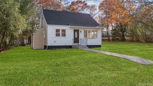 78 Carr Ln, Coram, NY, 11727-4061 | Card Image