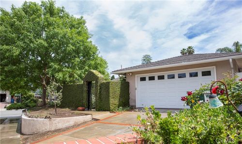 26106 Veva Way, Calabasas, CA, 91302-1059 | Card Image