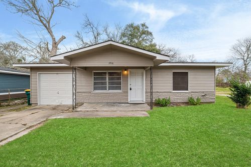 1916 Main St, La Marque, TX, 77568-5604 | Card Image