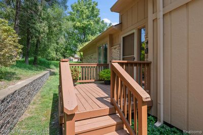 Front deck, private entry porch | Image 3