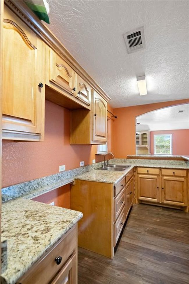 127 Metzwright Dr, House other with 4 bedrooms, 2 bathrooms and null parking in Anahuac TX | Image 15