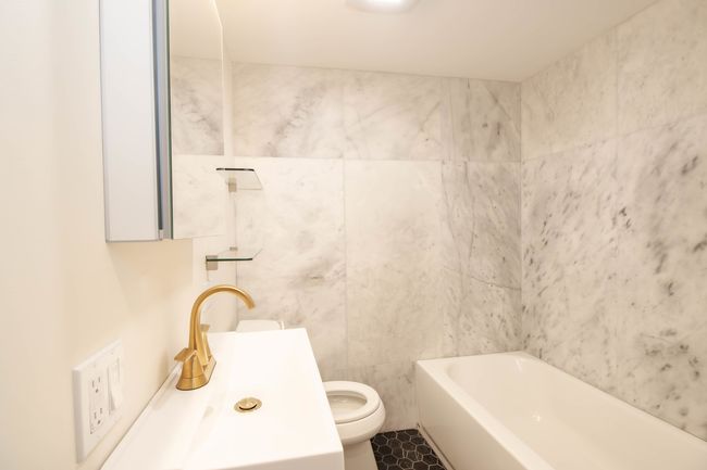 G - 1319 W Early Ave, Condo with 2 bedrooms, 1 bathrooms and null parking in CHICAGO IL | Image 18