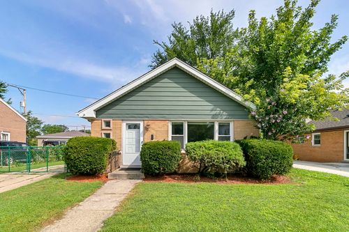 348 E Quincy St, Riverside, IL, 60546-2134 | Card Image