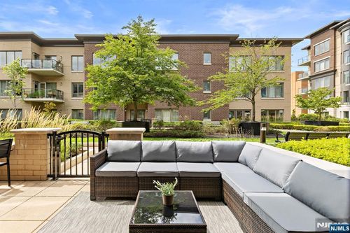 150 Henley Pl, Weehawken, NJ, 07086-1303 | Card Image