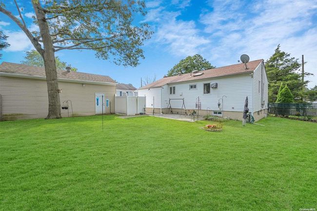 31 Cozzens Pl, House other with 3 bedrooms, 1 bathrooms and null parking in Patchogue NY | Image 17