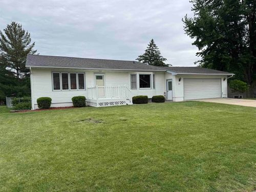 511 Ridgeway St, Denver, IA, 50622-9561 | Card Image
