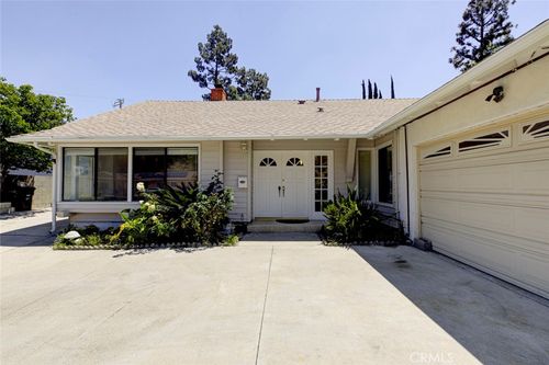 6916 Estepa Dr, Tujunga, CA, 91042-3223 | Card Image