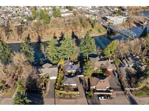 15741 S Washington St, Oregon City, OR, 97045-1041 | Card Image