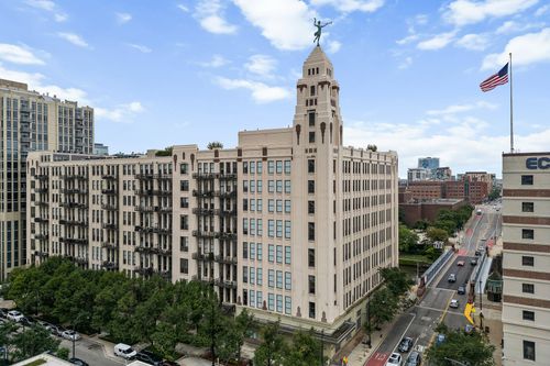418-758 N Larrabee St, Chicago, IL, 60654-6448 | Card Image