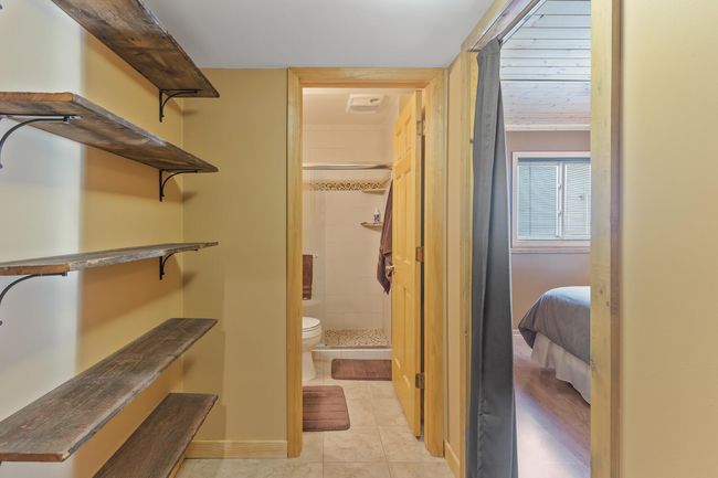 Lower level bathro0m | Image 29