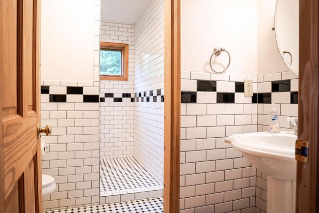 2nd floor bathoom.jpg | Image 18