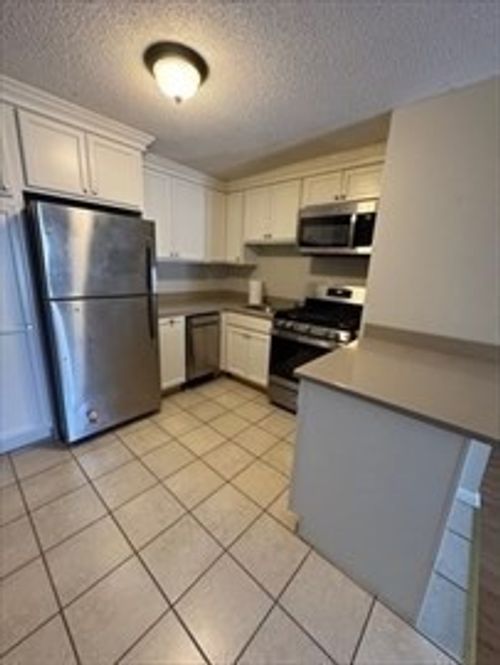 apt-18-82 Boylston Ln, Lowell, MA, 01852-5559 | Card Image