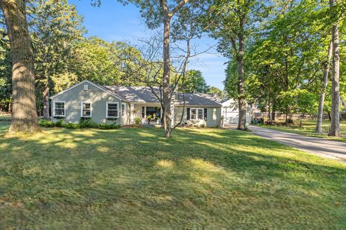 3447 W Manitou Cir, Norton Shores, MI, 49441-4213 | Card Image