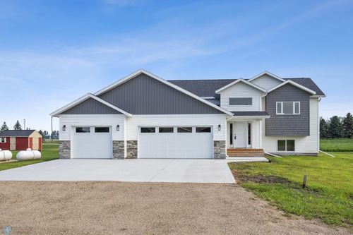 300 Prairie Dr N, Hankinson, ND, 58041-4018 | Card Image