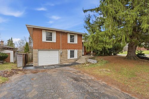 14 Valiant St, Fonthill, ON, L3E0H2 | Card Image
