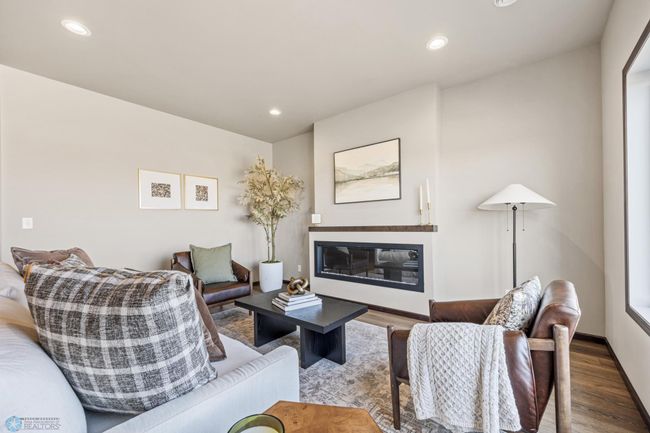 Living Room | Image 12