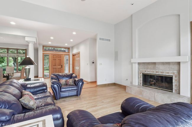 3134961 Chapel Ridge Rd, House other with 3 bedrooms, 2 bathrooms and null parking in Hartland WI | Image 8