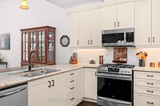 25 Durham Rd, House attached with 2 bedrooms, 2 bathrooms and 2 parking in Bracebridge ON | Image 15